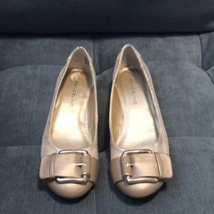 Beautiful Gold Flats 🥿